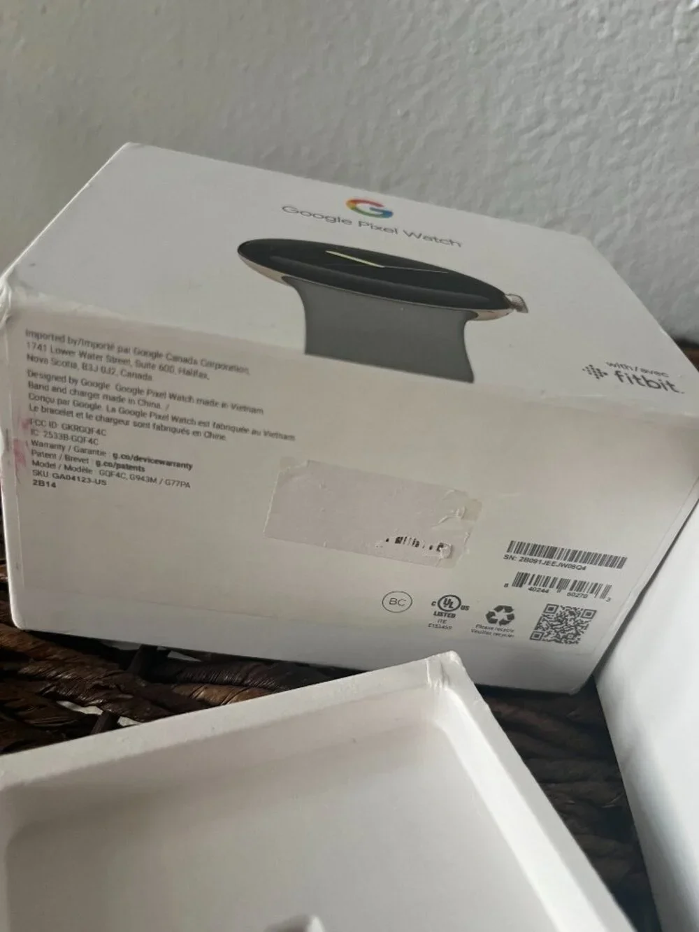 Google Pixel Watch Wifi in Original Box in Gold/Hazel